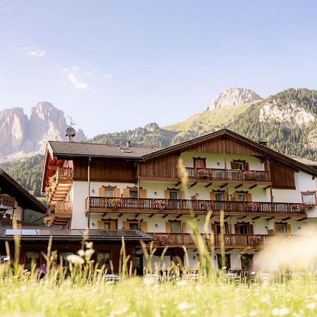 Garni Letizia Bed & Breakfast Campitello di Fassa Bagian luar foto