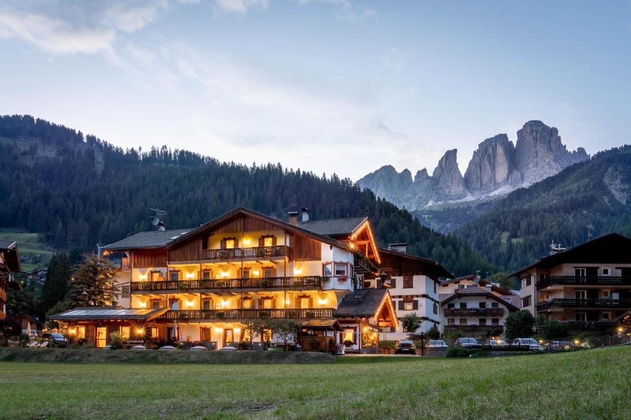 Garni Letizia Bed & Breakfast Campitello di Fassa Bagian luar foto