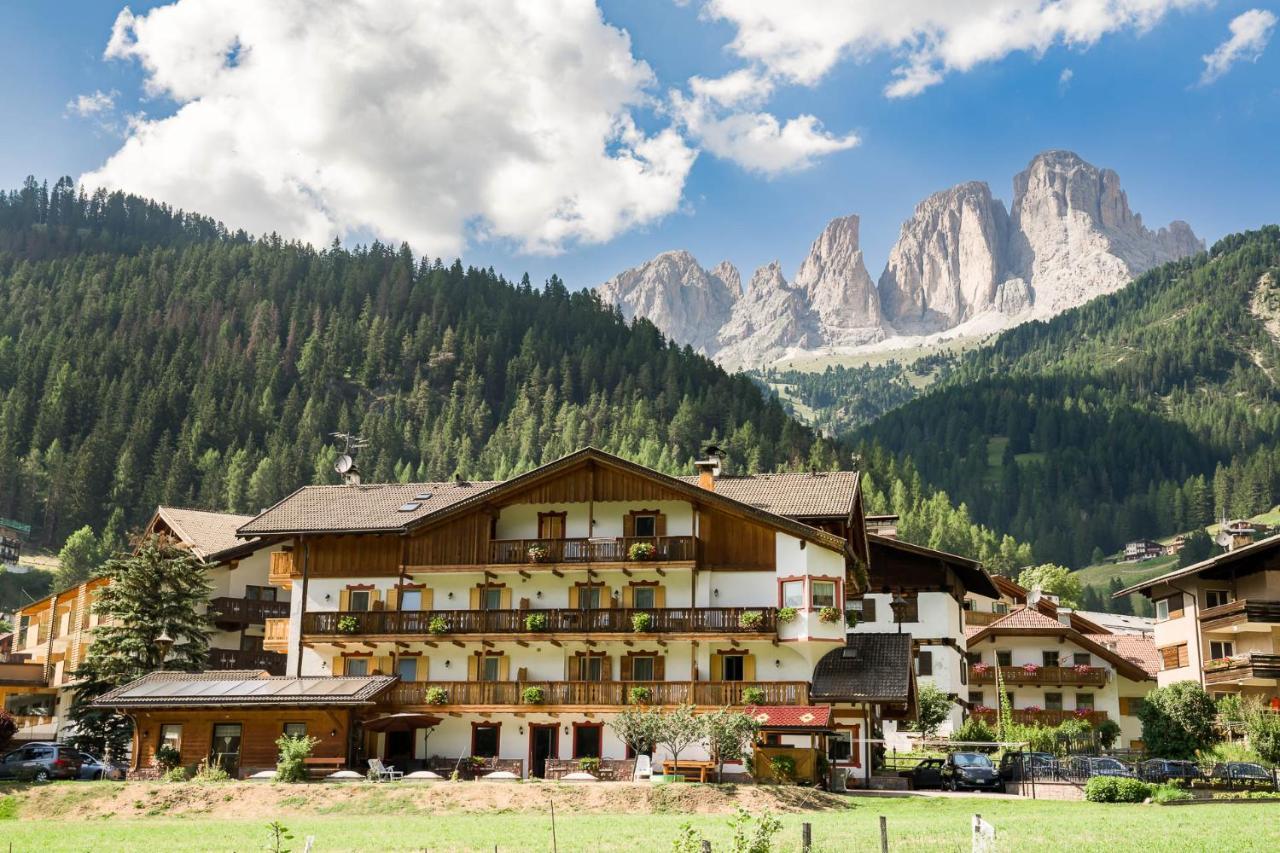 Garni Letizia Bed & Breakfast Campitello di Fassa Bagian luar foto