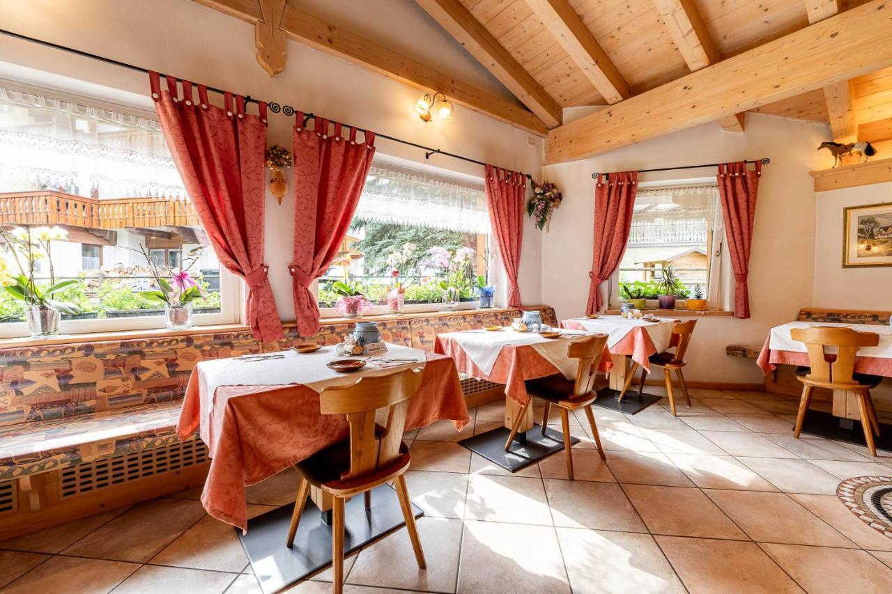 Garni Letizia Bed & Breakfast Campitello di Fassa Bagian luar foto