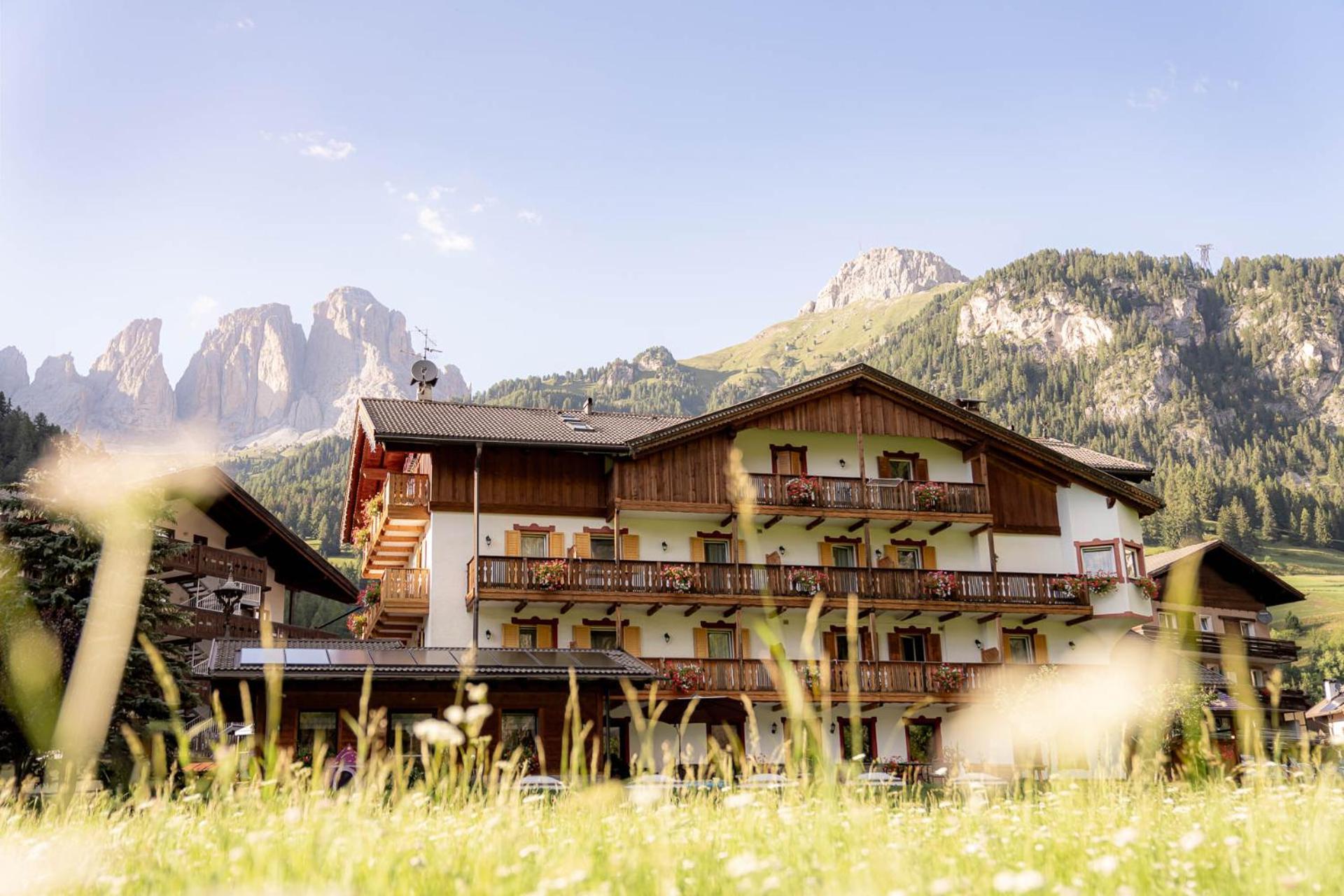 Garni Letizia Bed & Breakfast Campitello di Fassa Bagian luar foto