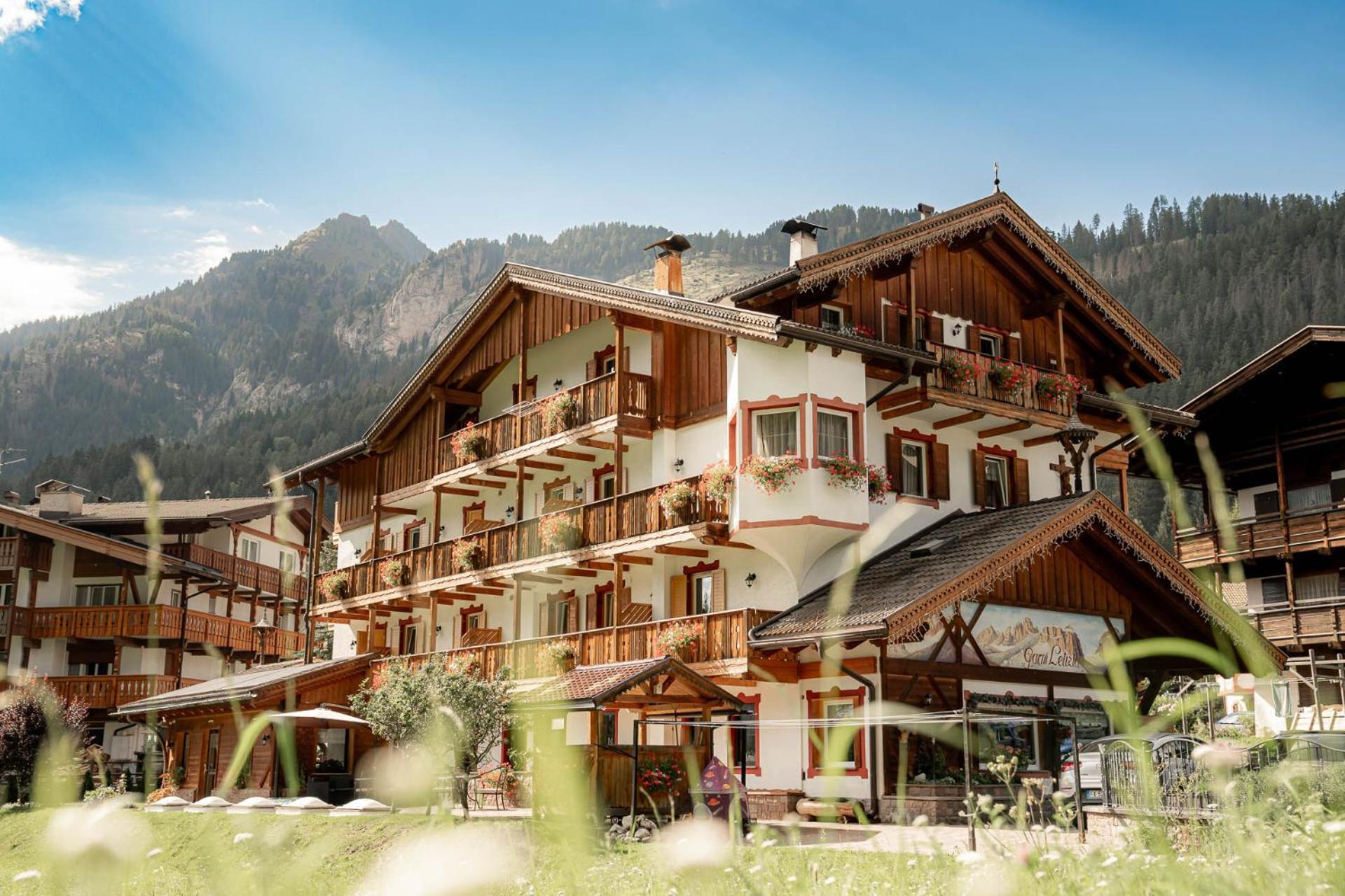 Garni Letizia Bed & Breakfast Campitello di Fassa Bagian luar foto