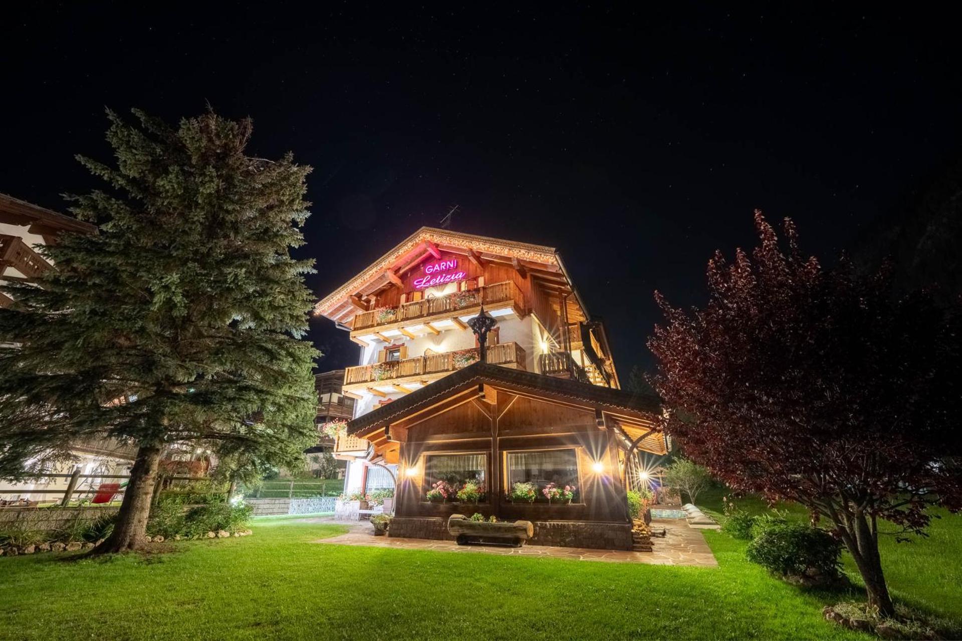 Garni Letizia Bed & Breakfast Campitello di Fassa Bagian luar foto